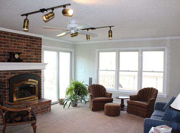4th image of 709 W Little John Ln