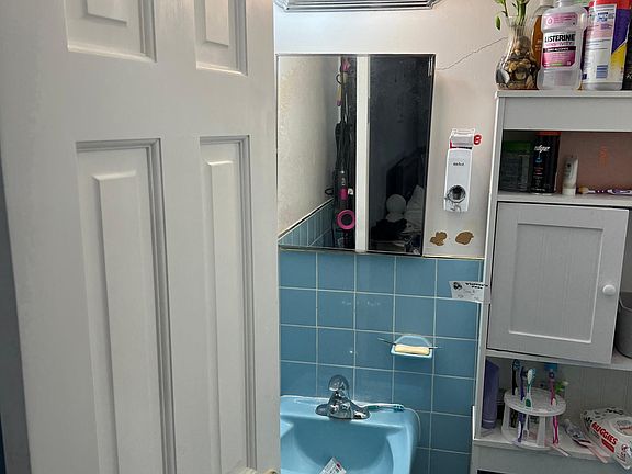 5th image of 84-67 Daniels St Floor 2