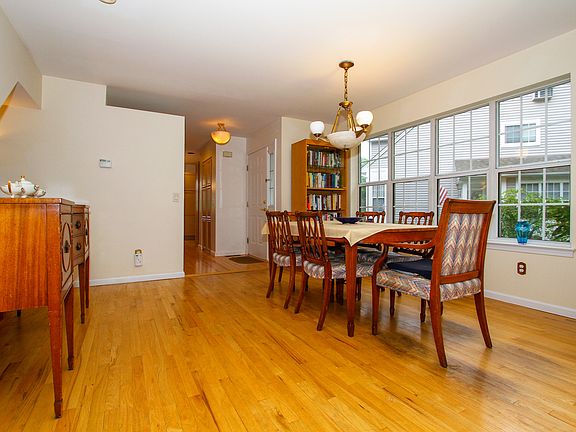 3rd image of 24 Scenic Ln