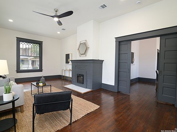 4th image of 207 Loretta Pl