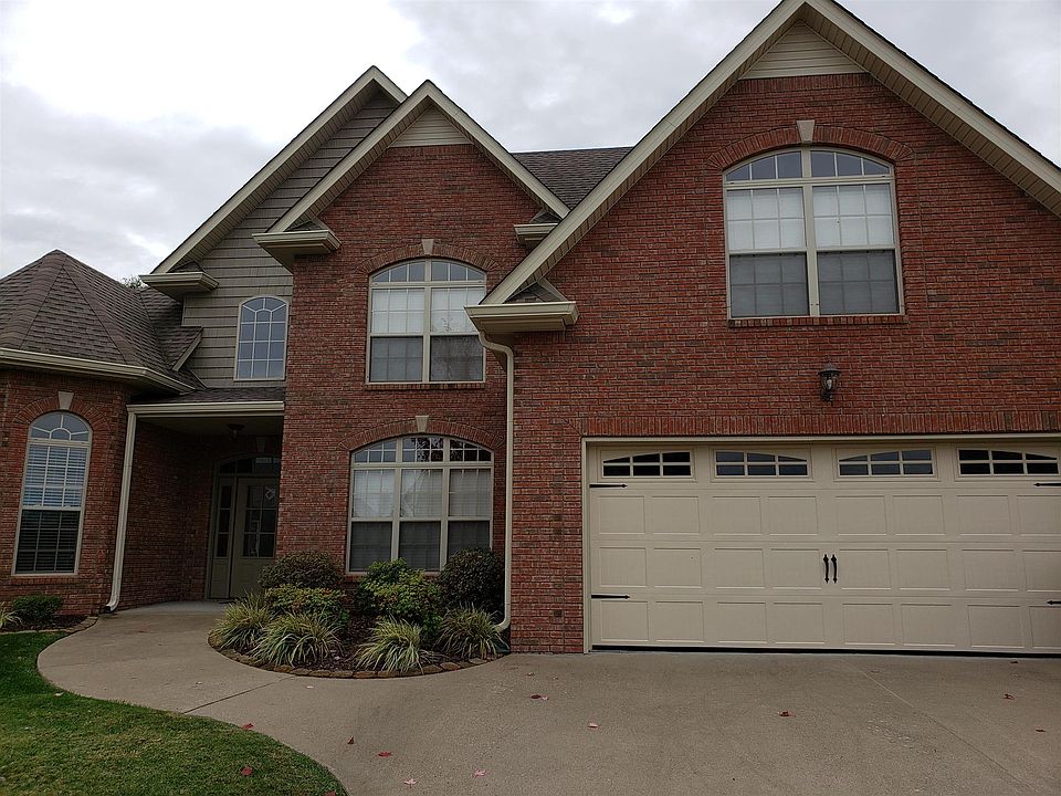 1st image of 930 Willow Cir