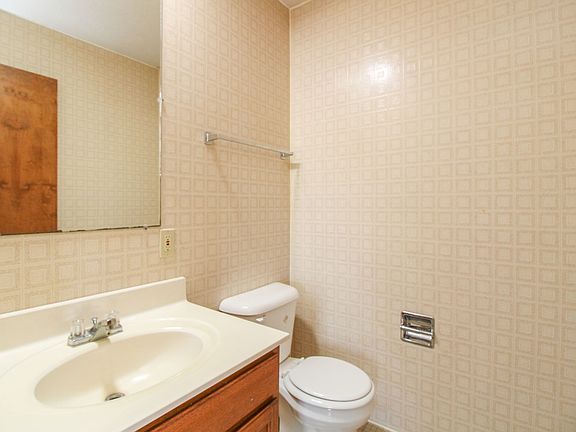 2nd image of 1812 Sunrise Dr #B