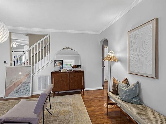 5th image of 1646 Croyden Rd