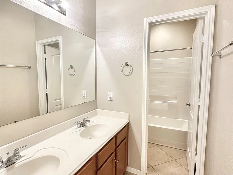 25323 Lisburn Dr — Photo 21