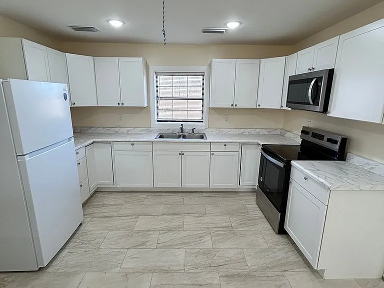 2433 Wakulla Ave — Photo 7