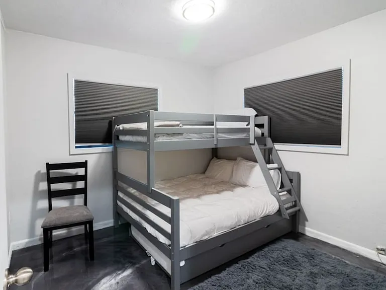 2Bed/1 Bath Apartment for Rent - Near Downtown Sarasota! — Photo 16