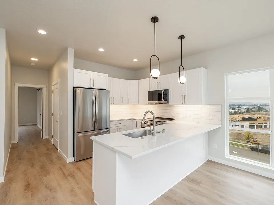 The Vistas Townhomes - 4414 North Dearborn Drive