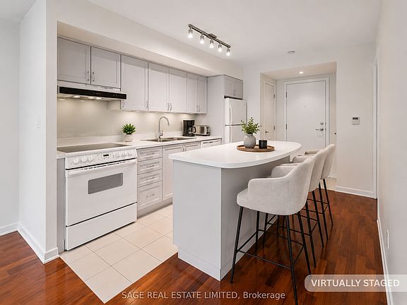 4th image of 18 Beverley St #209