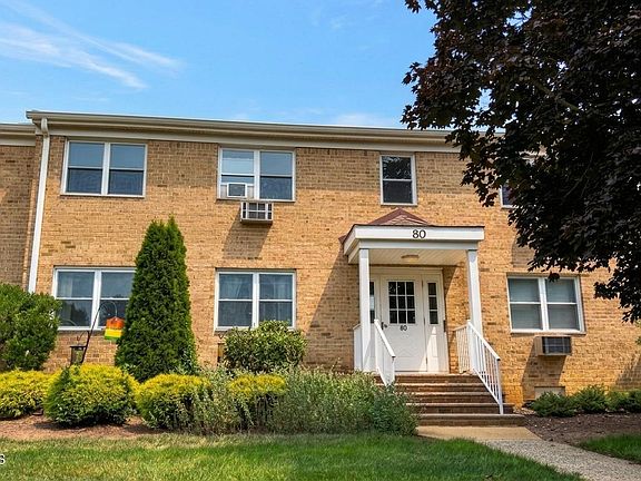 2nd image of 80 Manchester Ct E