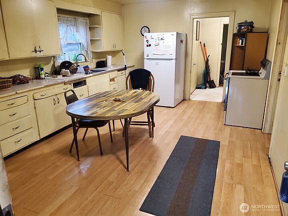 5th image of 917 Byham Road