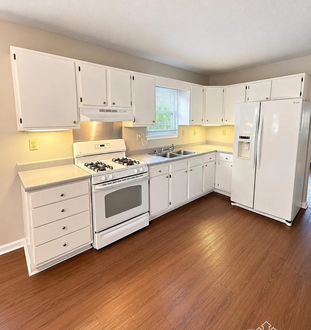 3 bed, 1.0 bath, $1,395 — Photo 4