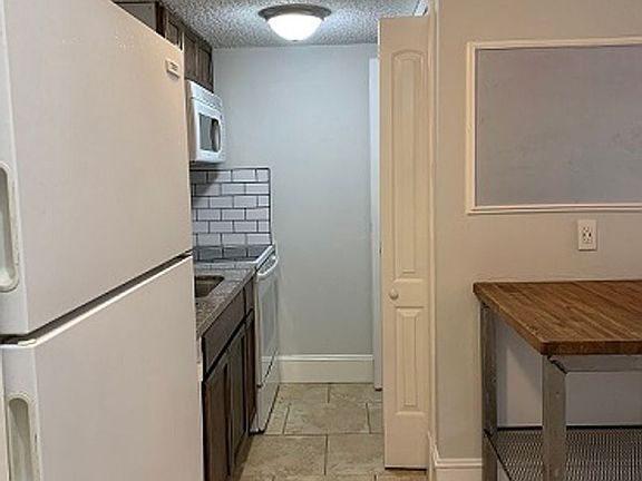 5th image of 2211 N Pecan St