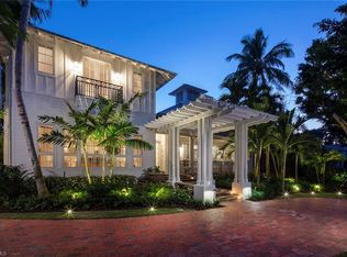 1800 Gordon Dr, Naples, FL 34102