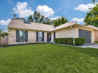 305 Westover Dr, Euless, TX 76039