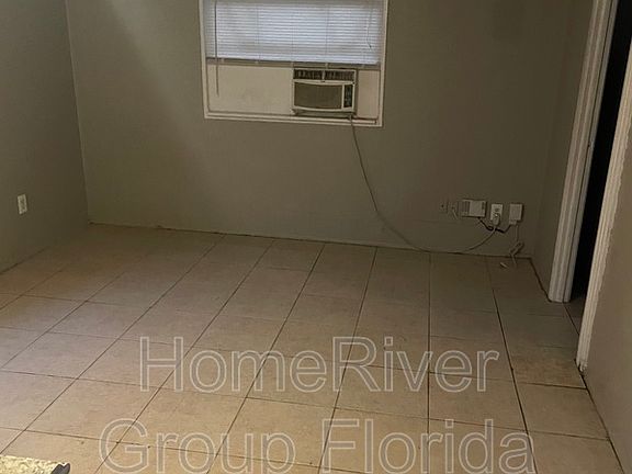 5th image of 317 E Tarpon Ave #1