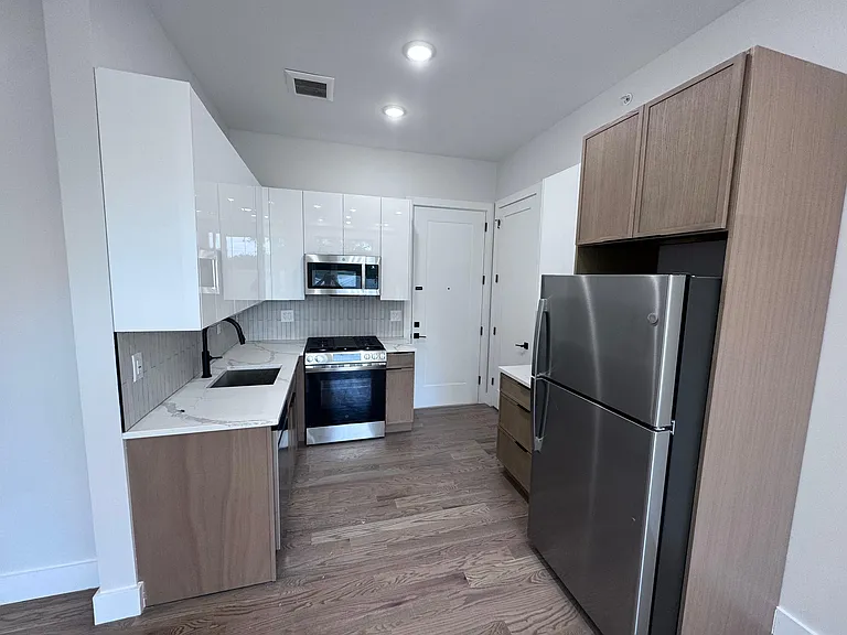 40 Lembeck Ave #G3 — Photo 4