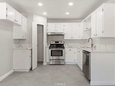 18619 Collins St APT F22, Tarzana, CA, 91356