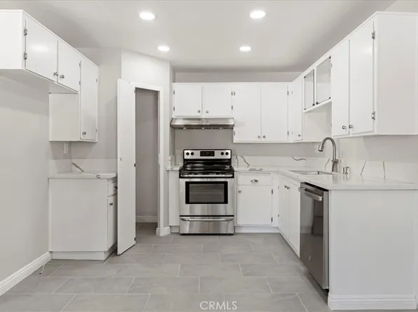 18619 Collins St APT F22, Tarzana, CA 91356