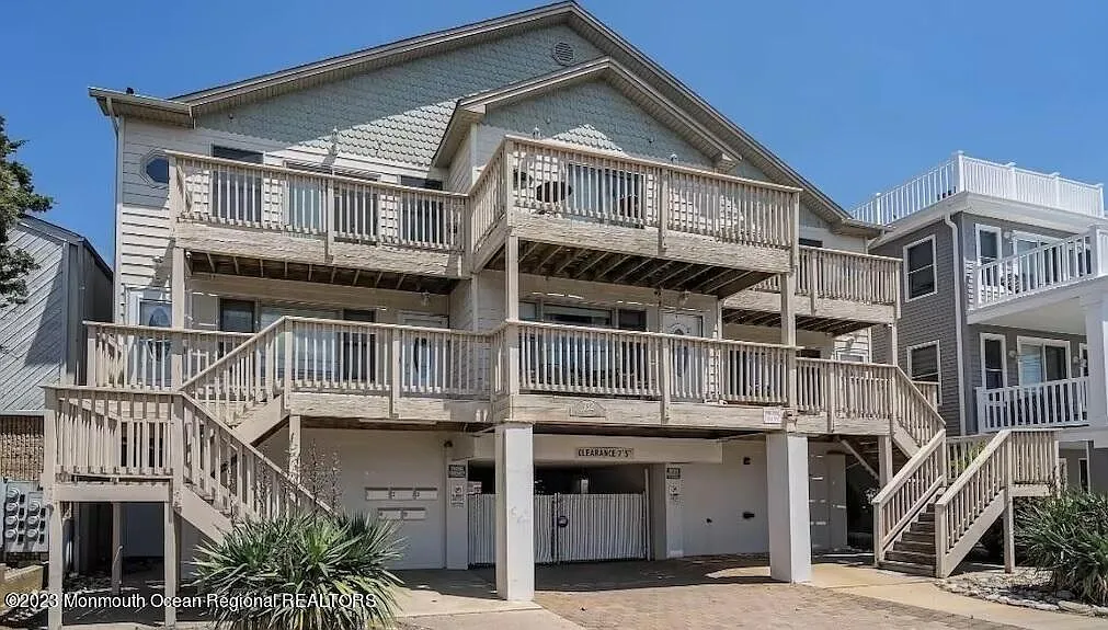 3 bed, 1592 sqft, $2,400 — Photo 1