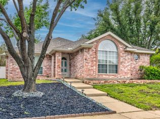 1409 Signet Dr, Euless, TX 76040