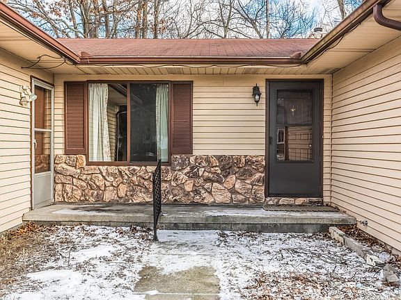 4th image of 670 Reynolds Dr