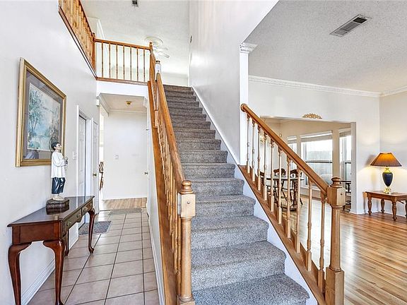 3rd image of 4 Lake Lynn Dr