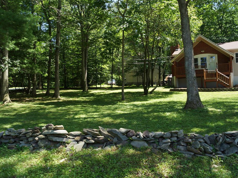 145 White Pine Trl East Stroudsburg, PA, 18301 Apartments for Rent