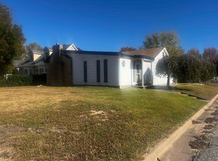 1702 N 8th St, Arkansas City, KS 67005