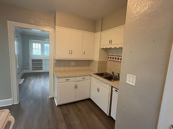 5th image of 2040 Wyndhurst Rd