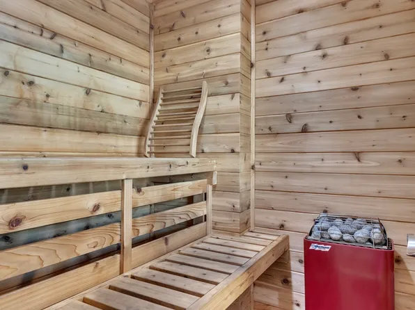 91-16 Shore Front Parkway image 7 of 9