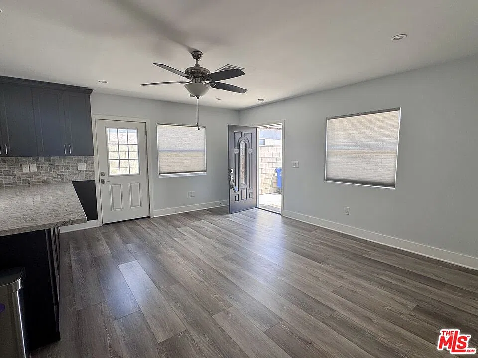 2 bed, 1.0 bath, 900 sqft, $3,200 — Photo 3