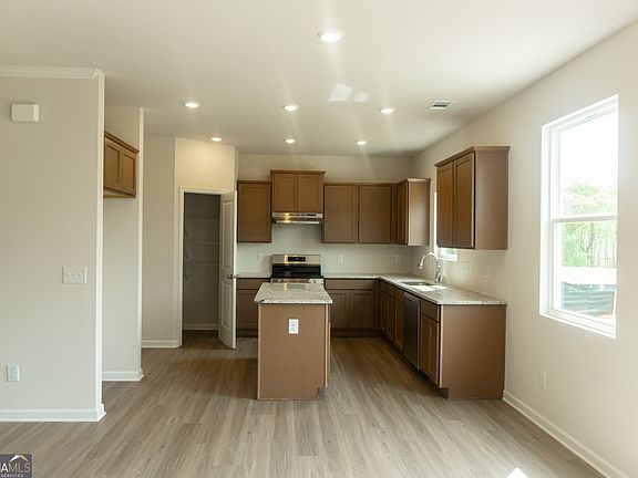 3rd image of 74 Hampton Ridge Way #39