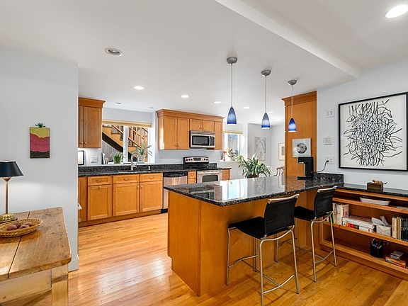 4th image of 9 Broadway Ave #C