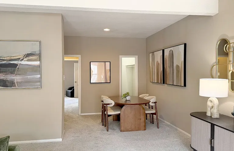 Woodlake Oaks Apartments — Photo 25
