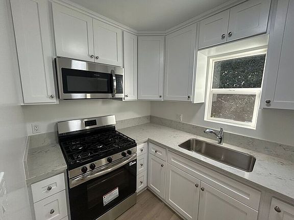 2nd image of 2228-2232 1/2 Mira Vista Ave #2230-1/4