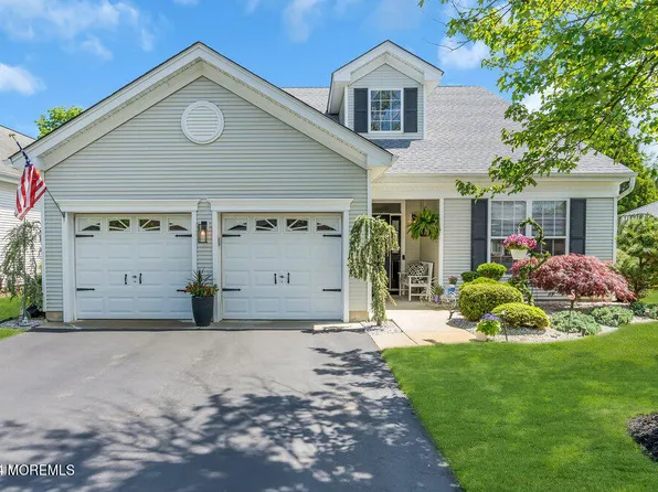 16 Quicksilver Court, Lakewood, NJ 08701