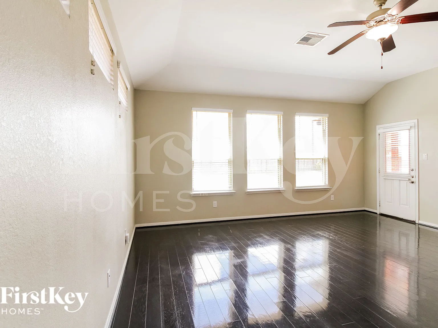 4 bed, 2.0 bath, 2234 sqft, $2,605 — Photo 4