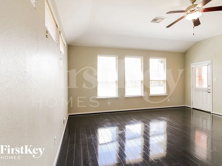 4410 Brenta Mountain Ln — Photo 4