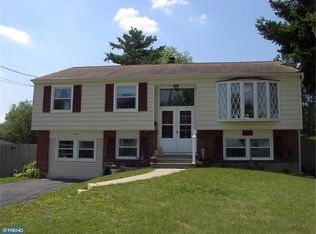 320 Monroe Ave, Edgewater Park, NJ 08010