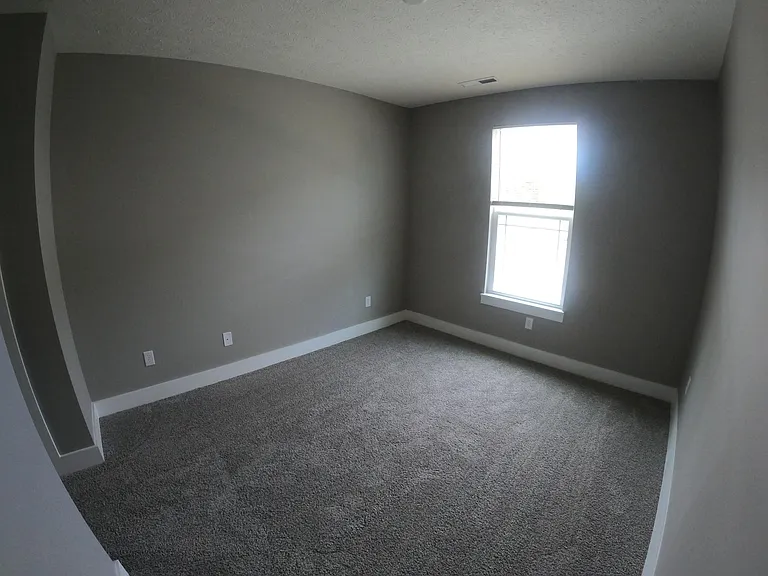 Guest Bedroom - 2nd bedroom