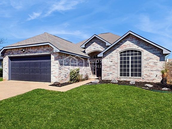 3rd image of 301 W Willow Creek Dr