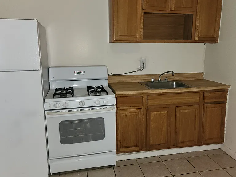 563 Nostrand Ave #3R — Photo 1