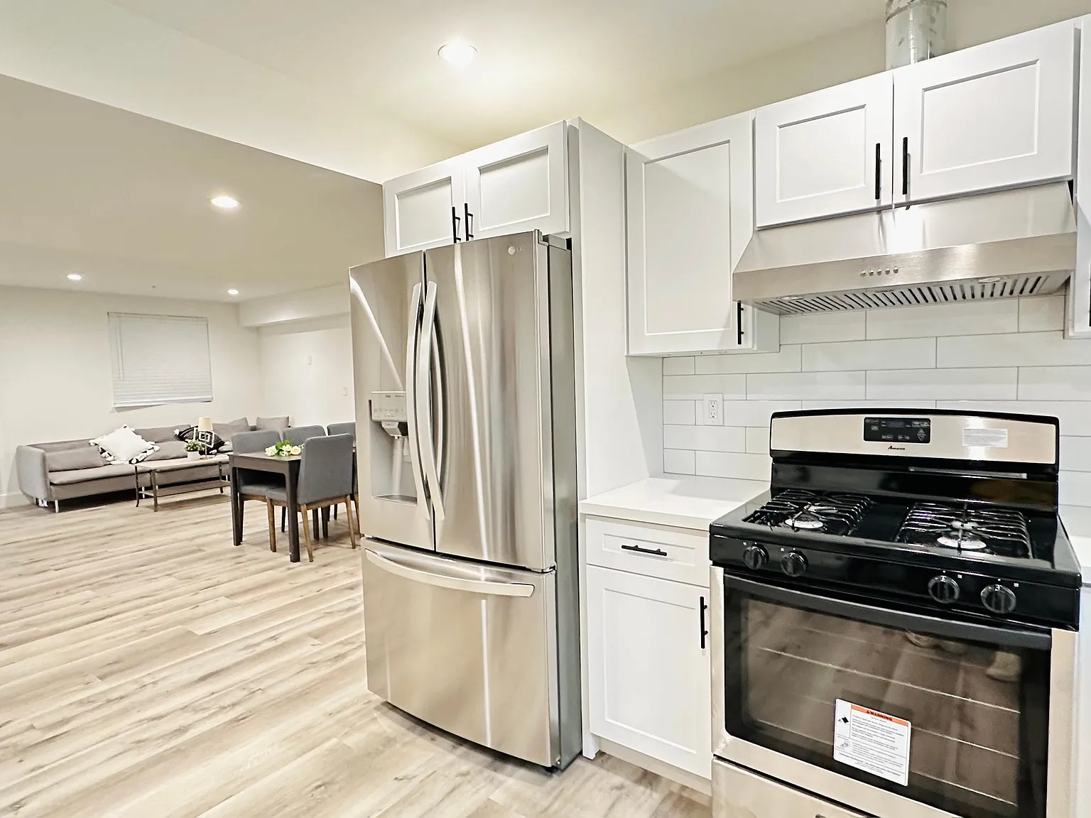 11 bed, 3499 sqft, $1,049 — Photo 2