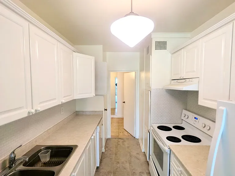 1603 Bathurst St — Photo 26