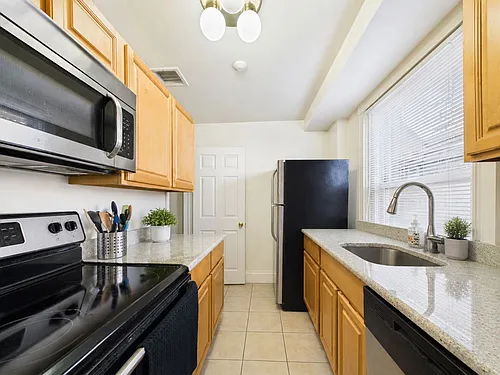 1740 Green St #42 Photo 1