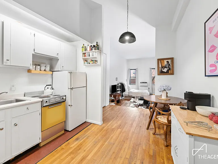 23 Waverly Pl #2D — Photo 3
