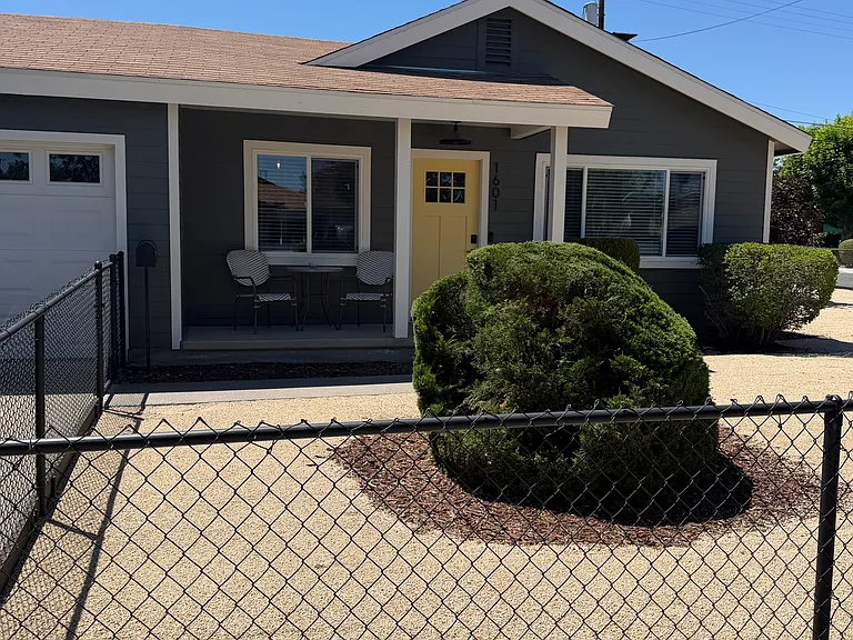 1601 Chaska Pl — Photo 2
