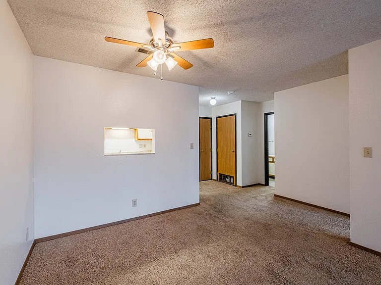 Cambridge Apartments — Photo 30