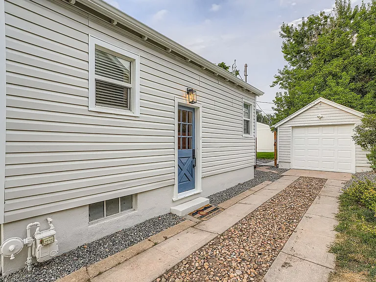 2210 S Clarkson St — Photo 27