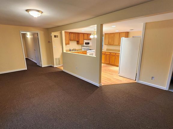 5th image of 133 Grand St APT 3